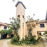 Casa 2 QUARTOS a 500M da RUA DAS PEDRAS, em condomínio c VAGA, portaria 24HS